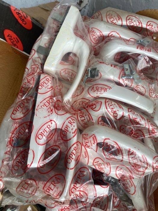 Продавам части нови не използвани за аломинова дограма