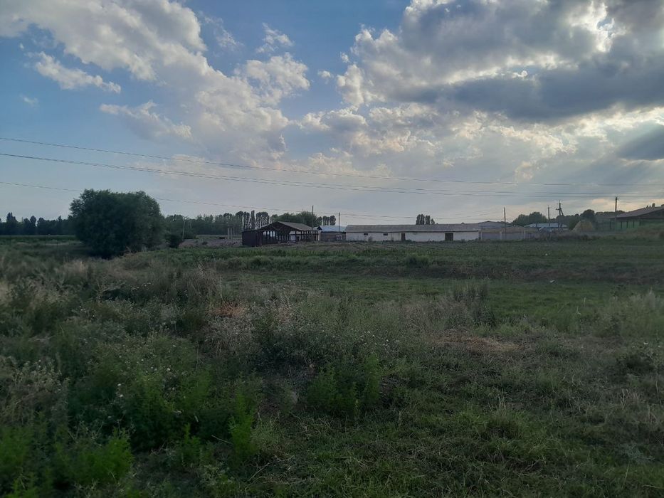 Ko'chmas mulk sotiladi