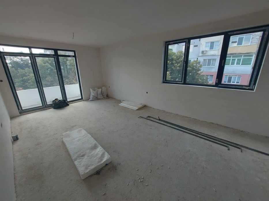 Тристаен апартамент, ново строителство, кв. Вароша