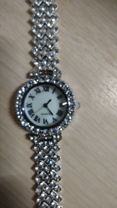 Часы ручные красивые