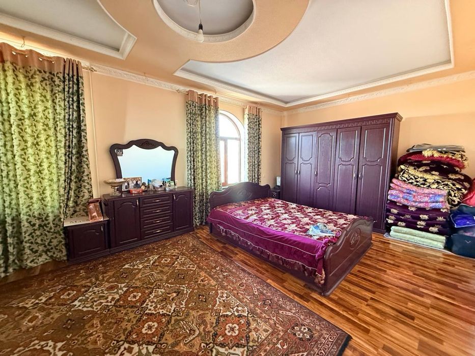 Hovli sotiladi srochni