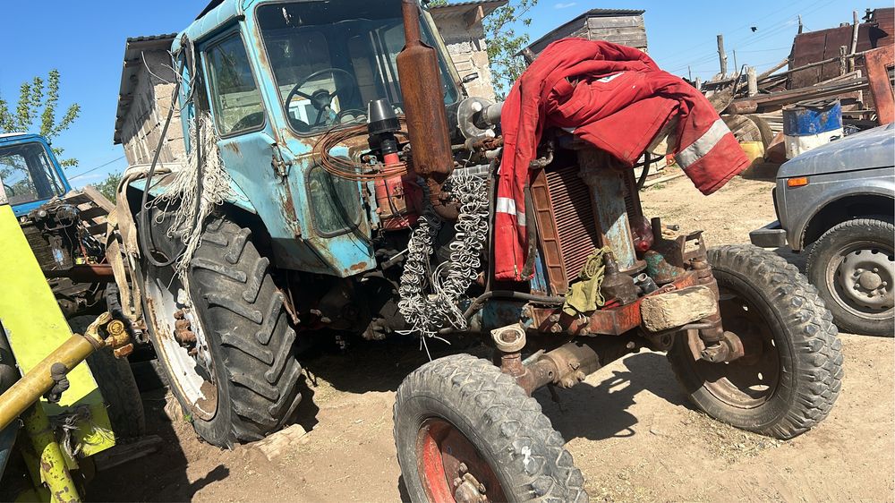 Продам два трактора мтз 80 мтз 82