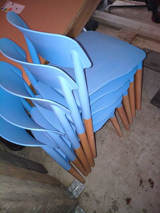 Светло сини столове