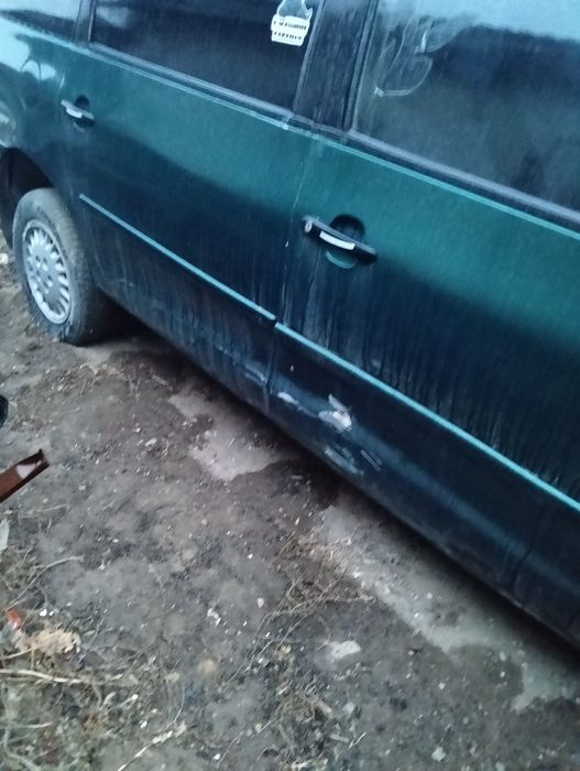 Продам Фольксваген Шаран объем 2 литра