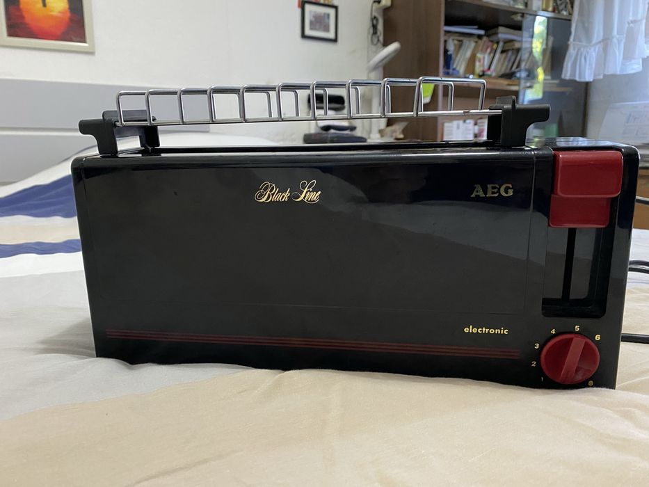 Тостер AEG Black line