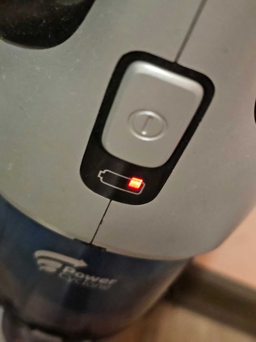 Вертикална прахосмукачка BOSH,Philips