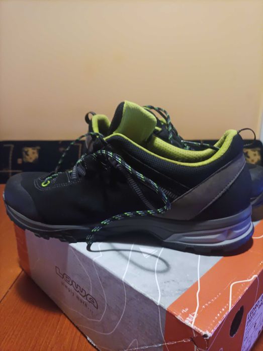 Туристически обувки Lowa