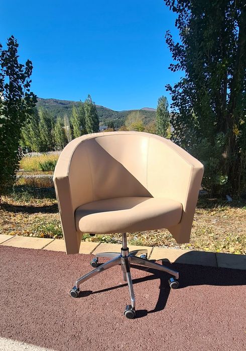 LUXY Стол вана с газов асансьор полиран с естествена кожа алуминиева о