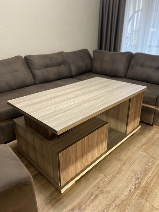 Холна маса с шкафове – модерна, много запазена