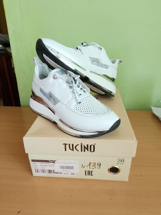Продам кроссовки