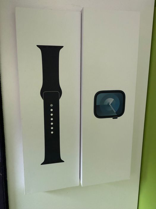 Apple Watch Series 9, 45 mm – Midnight, baterie 98%, stare perfectă