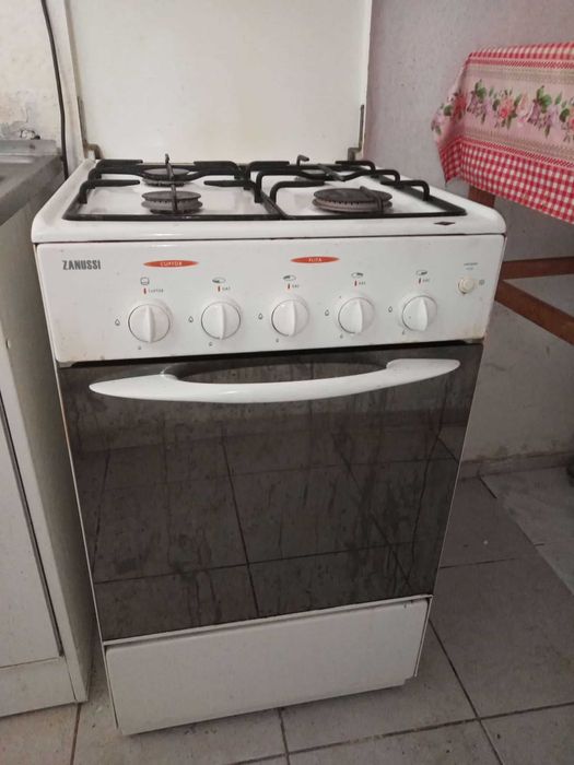 vand aragaz zanussi 4 ochiuri si cuptor gaz
