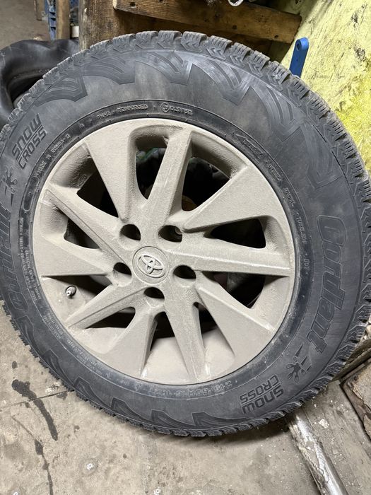 Продам резину 215/65/16 шипованую б/у