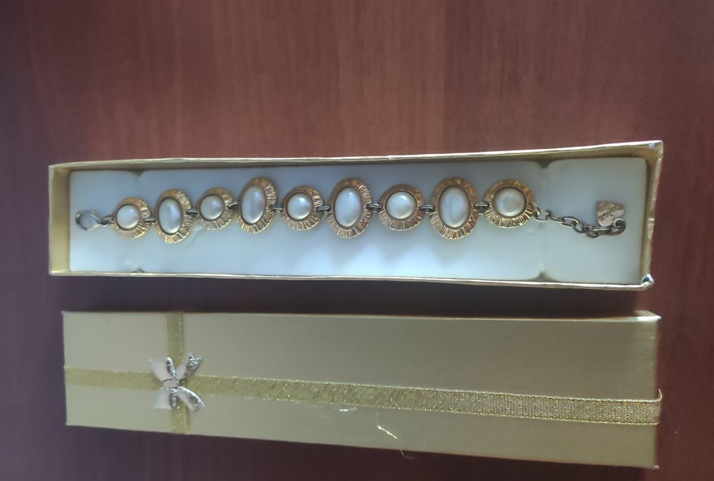 Браслет с камнями