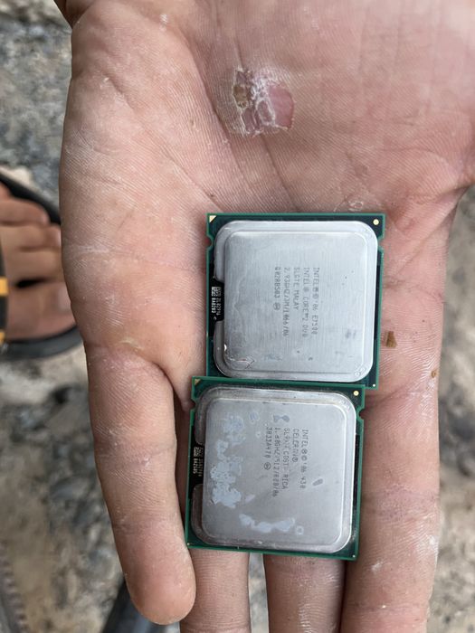 Intel Celeron 4    Intel Core 2 Duo E7500