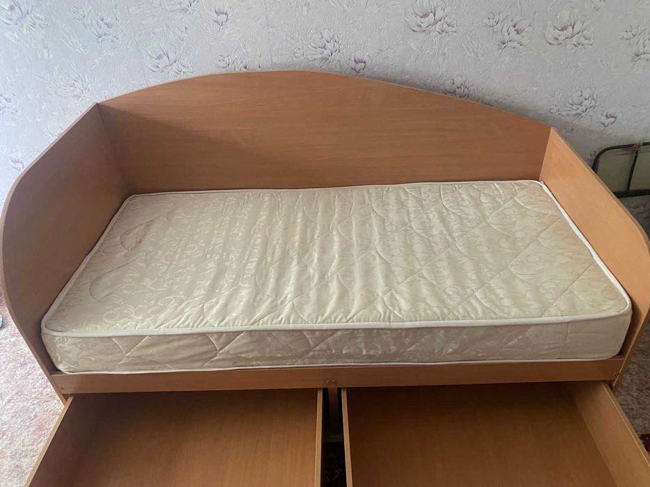 Продаю кровать с ящиками
