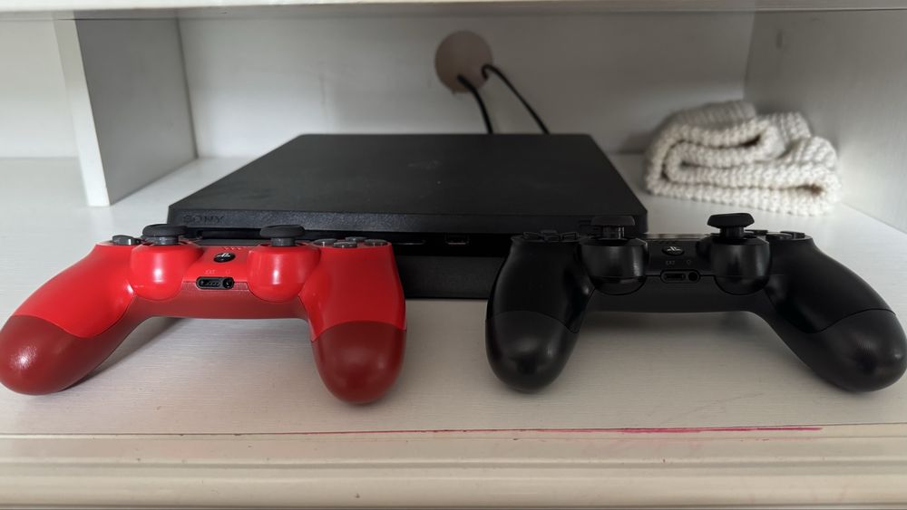 Продам Срочно пс4 Игра 7 гта 5 ест