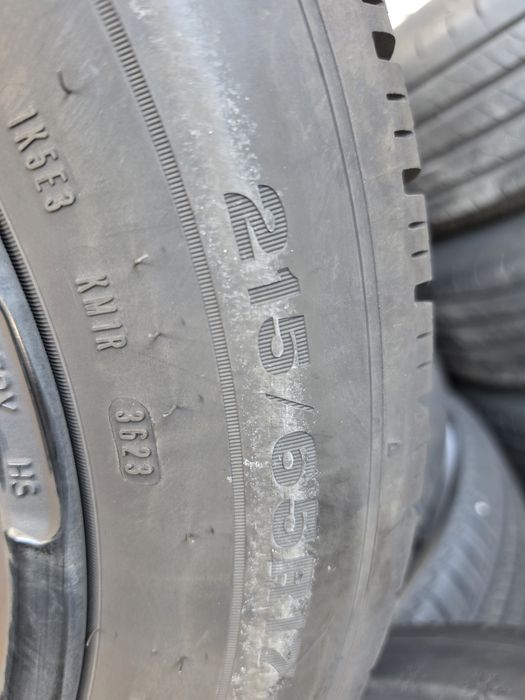 4 Броя 215/65/17 Dunlop 2x6,8mm 2x5,5mm 23dot