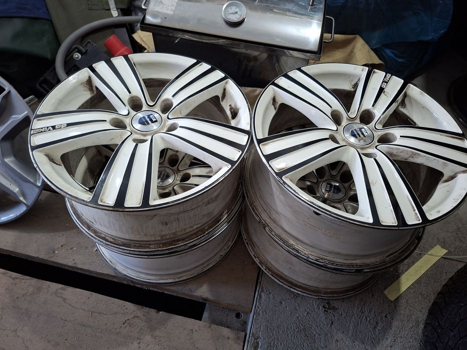 Продам комплект литых дисков R16