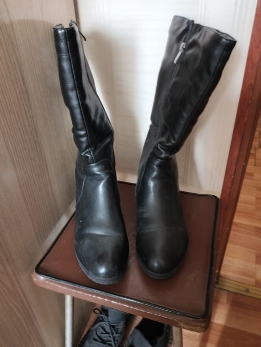 Продам женскую обувь.