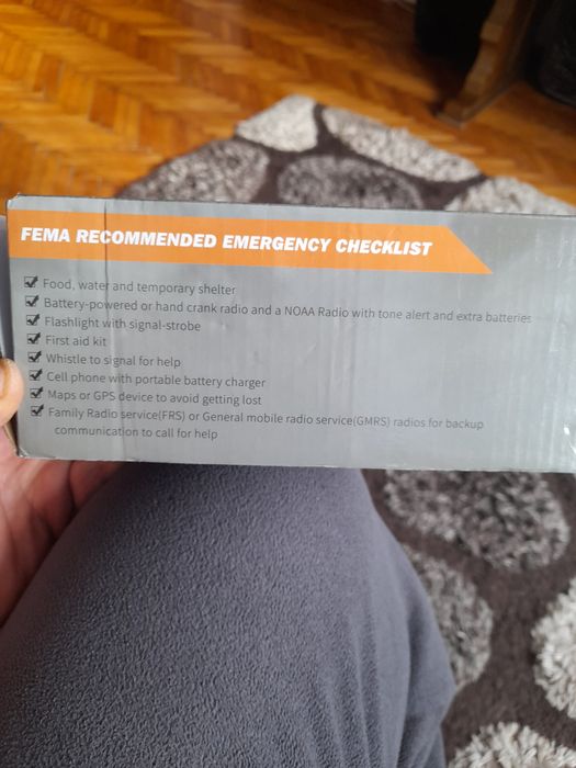 Vind radio portabil și la curent solar si cu dinam nou