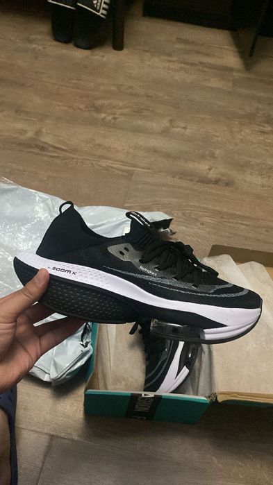 Продам новые кроссы