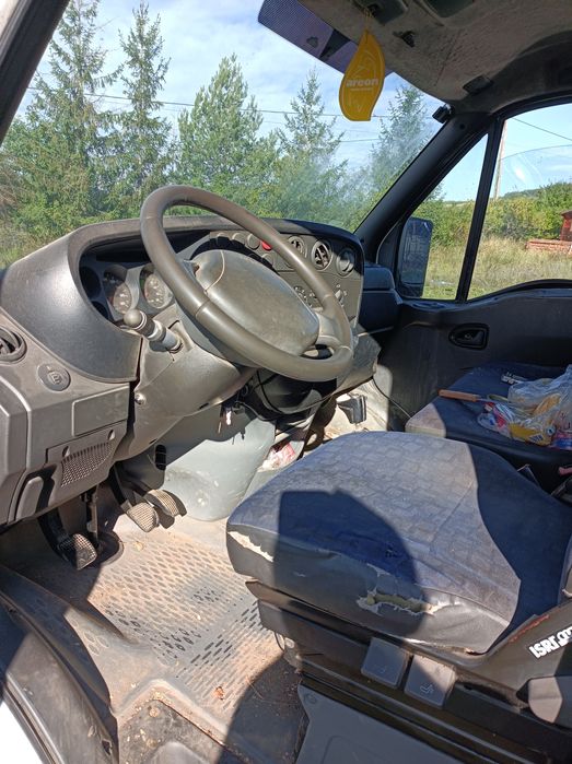 Vând iveco ușor avariat