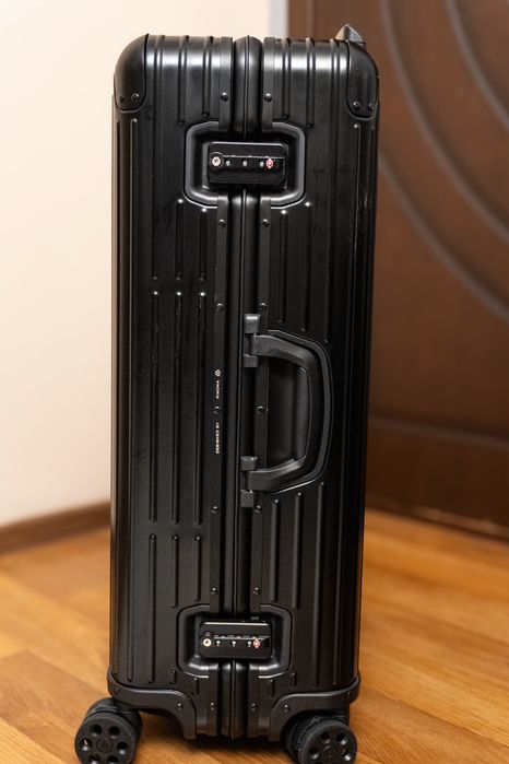 Чемодан RIMOWA в черном цвете (Check-in L)