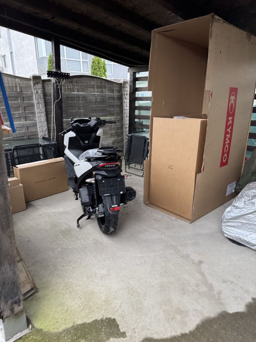 Scuter Kymko Skytown 125 plus echipament moto
