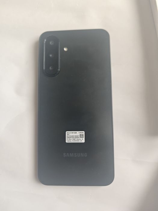 Продавам Samsung  A17