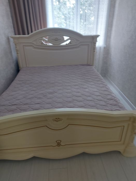 Продам спальный гарнитур