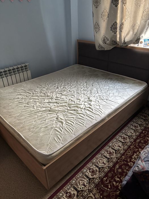 Матрас двуспальный, почти новый