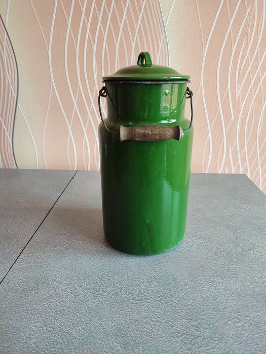 Продам бидон 8л.