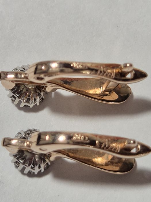 Продам золотые серьги с бриллиантами