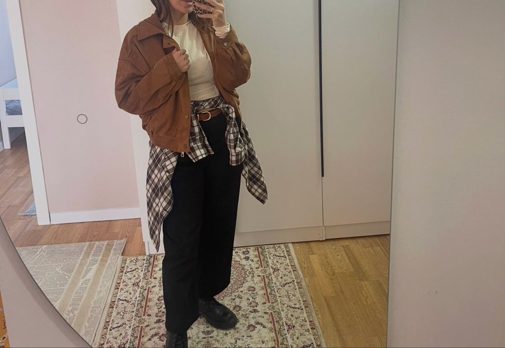 Бомбер из эко замша