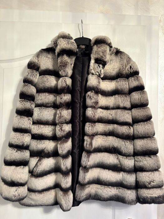 Vând haină blana cu gluga