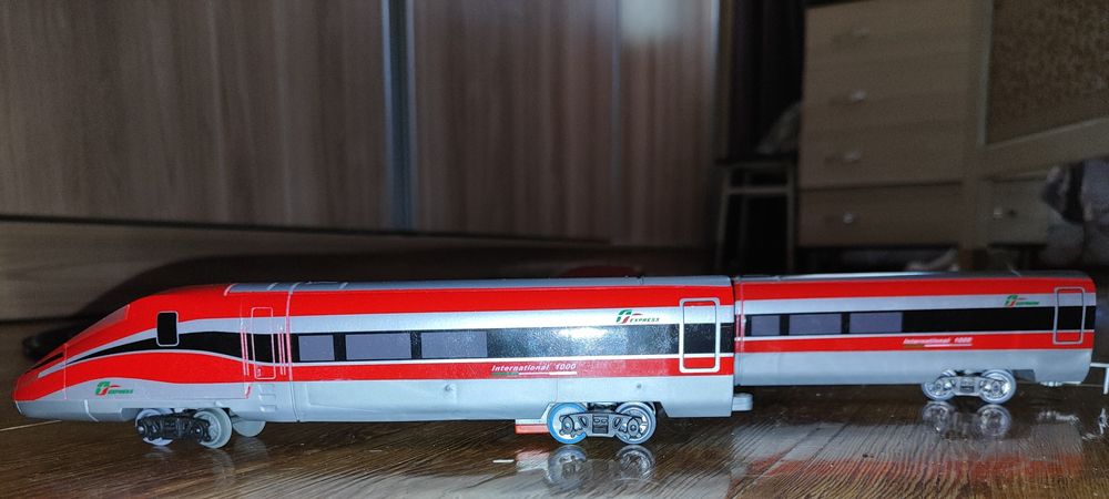 Поезд музыкальный игрушка