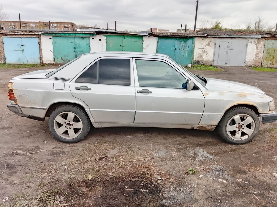 Продаю Мерседес 190е