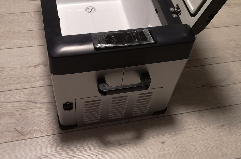 Инверторен автомобилен компресорен хладилник 12/24/230V  къмпинг