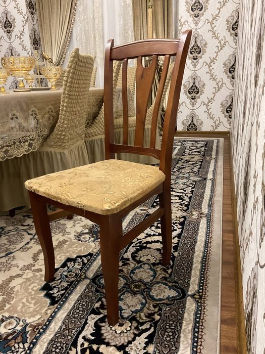 Мебель Итальянская горка, стулья, в хорошем состоянии