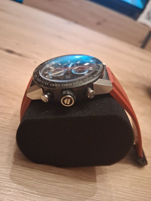 Tag Hauer  2023г          2500 е