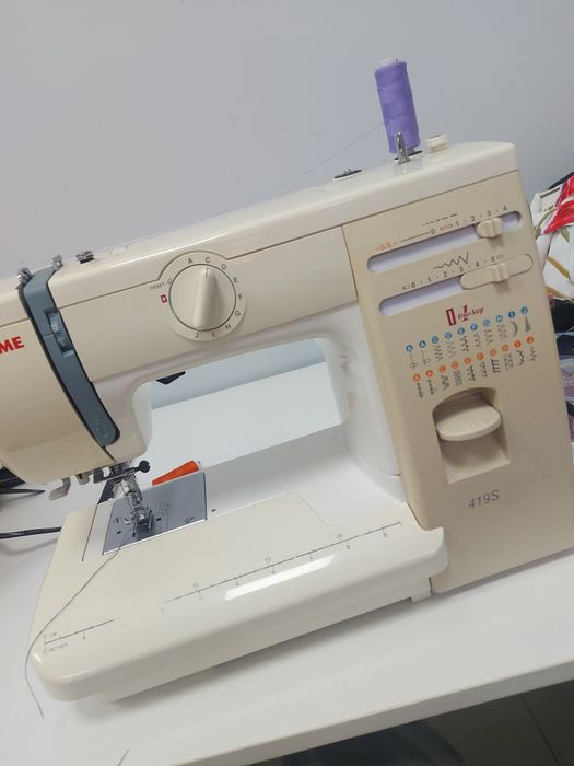 Продам швейную машинку