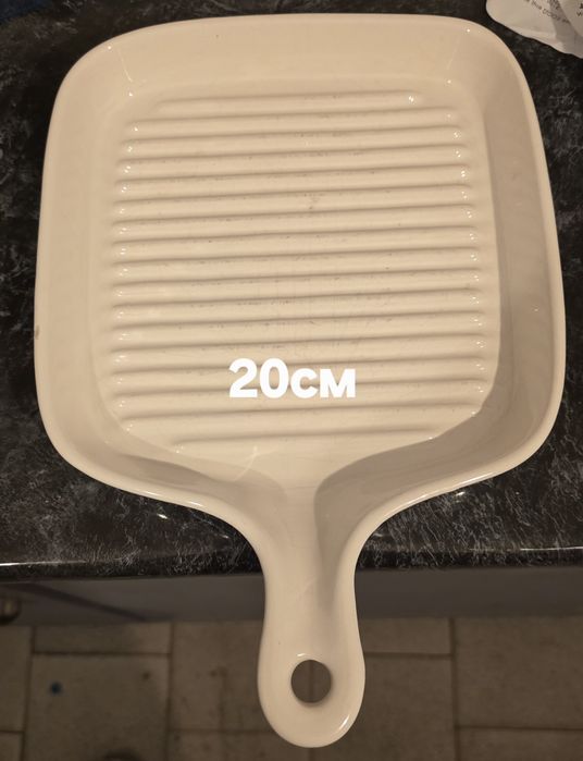 Чаши, чинии и прибори