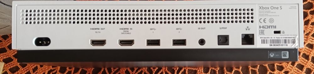 XBOX ONE S 1TB în stare excelentă