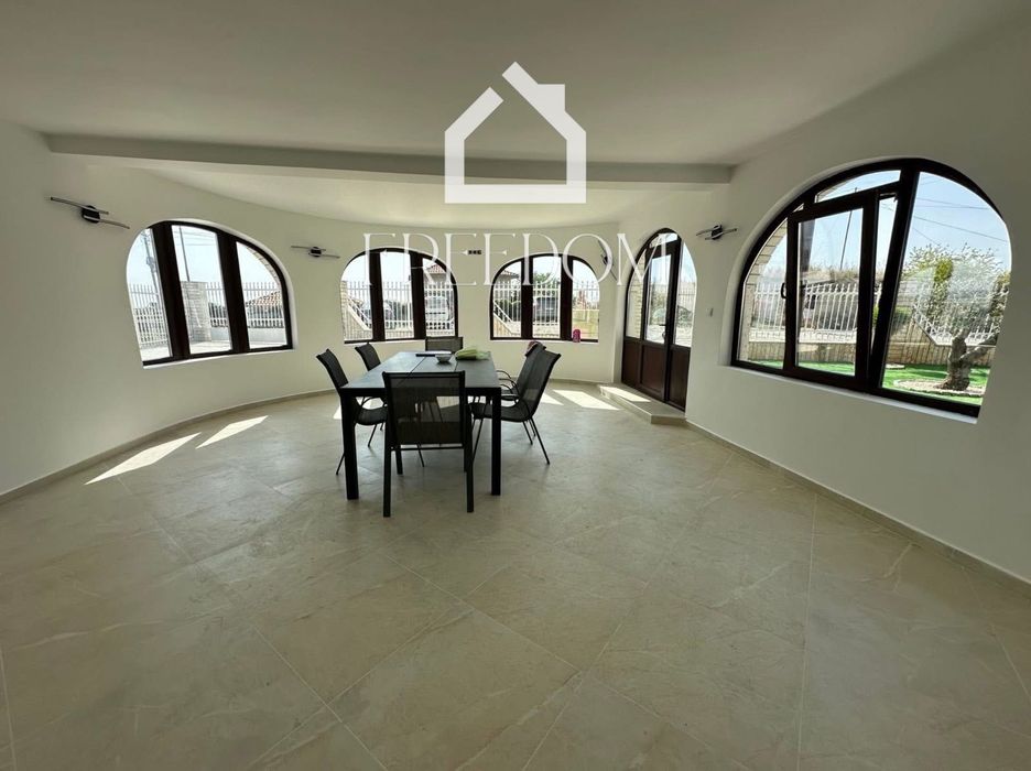 Продава се Хотел в Балчик - 650 кв.м за 392 €/кв.м - Снимка #8