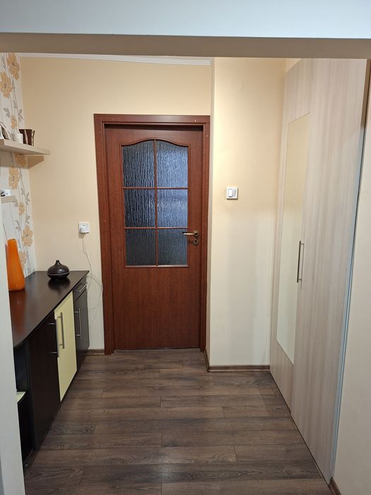 Vând apartament cu 3 camere la etajul 1 în Tudor,strada Livezeni