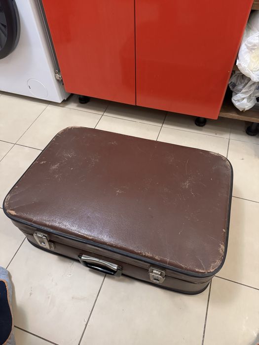 Geamantan valiza vintage din carton si fier