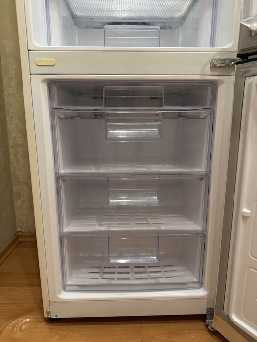 Продам холодильник LG