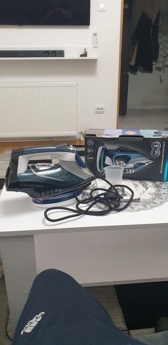 Fier de calcat Russell Hobbs