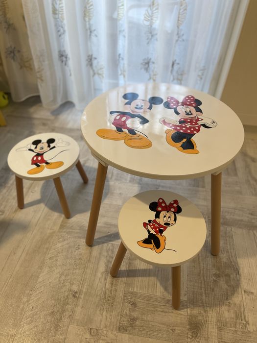 Masa cu 2 scaune pictate  manual